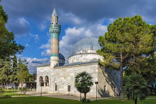 Explore Ulu Camii (Grand Mosque) and Yeşil Camii (Green Mosque) in Bursa, the first capital of the Ottoman Empire.