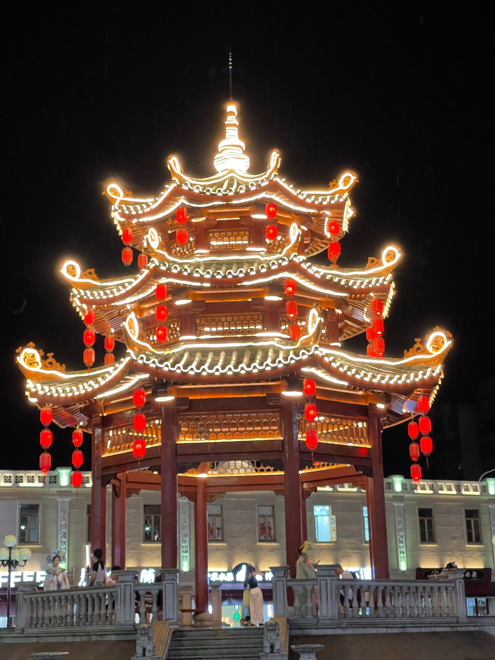 Walk through historic streets full of Teochew charm. 