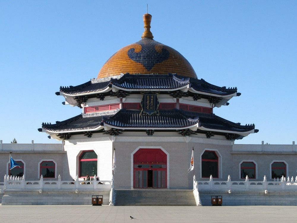 Culture: Genghis Khan Mausoleum &Inner Mongolia Museum