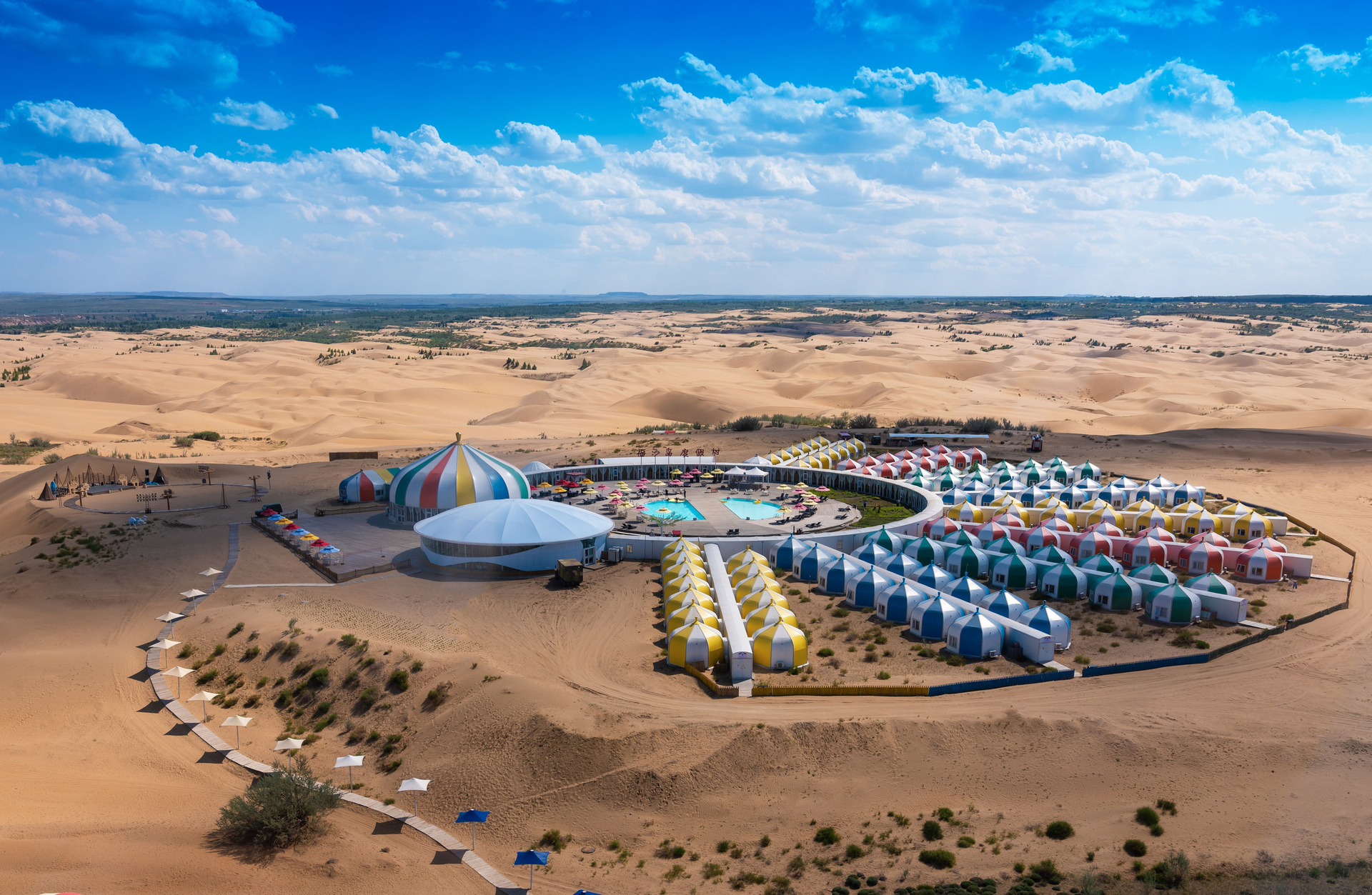 Desert marvels: Singing Sands &Mars-hued Kubugi