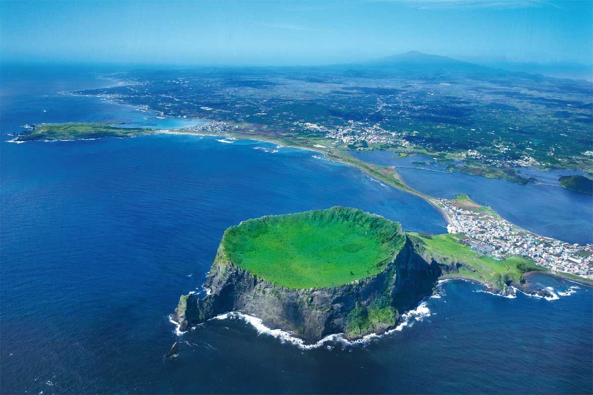 Explore Seongsan Ilchulbong, Yongmeori Coast, Seongeup Folk Village, Yongduam Rock and Dongmun Market.